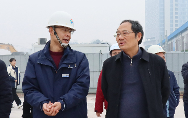 靠前服務(wù)強(qiáng)保障?政企協(xié)同促發(fā)展|南溪區(qū)副區(qū)長(zhǎng)向冰率隊(duì)赴遠(yuǎn)東股份宜賓智能產(chǎn)業(yè)園開展專項(xiàng)調(diào)研